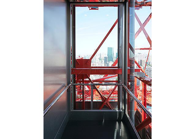 鳥の視点を体験できる「東京タワートップデッキエレベーター」