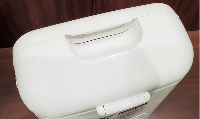 持ち運びしやすい持ち手