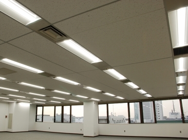 執務室　LEDライトユニット形ベースライト