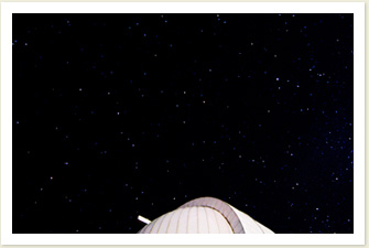石垣島天文台上空の星空。夏は晴天率40％！