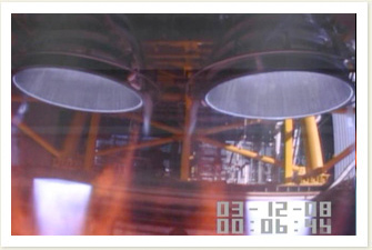 2つのLE-7Aエンジンの着火タイミングをずらして行った燃焼試験の様子（提供：JAXA）