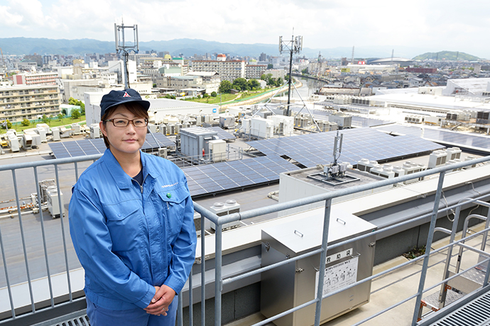 城下町である和歌山市内を望む場所に立地する三菱電機冷熱応用システム株式会社