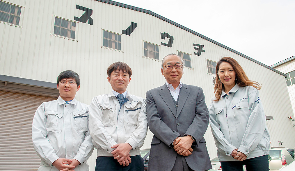 スノウチは溶接用の裏当て材など溶接用副資材を製造・販売するメーカー。