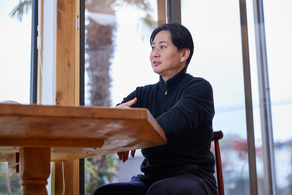 山口揚平さんインタビュー中の写真