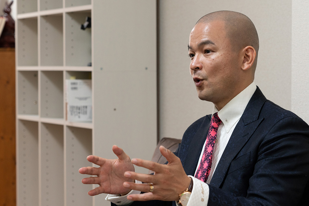 大城太さんインタビュー中の写真