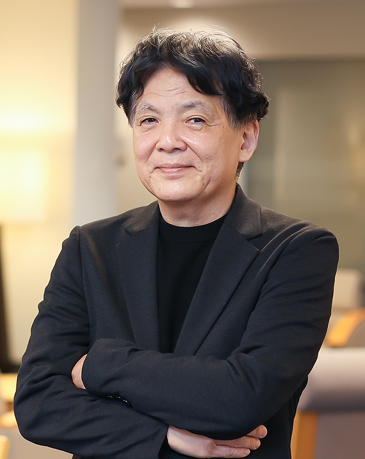 延岡健太郎さんインタビュー中の写真