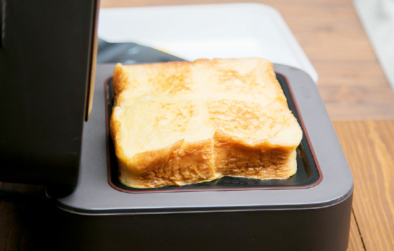 三菱ブレッドオーブン　食パンがおいしい サクサクなのにやわらか！ 新食感トースター「三菱ブレッド