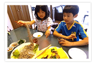 画像：食事風景