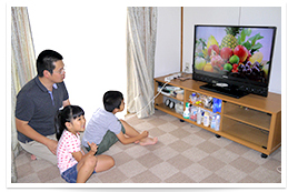 画像：柿本さん家族のテレビ視聴の様子
