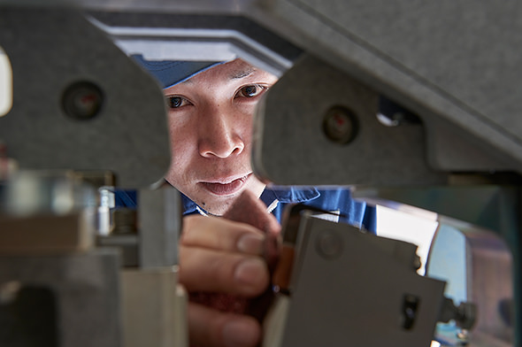 様々な分野で培ってきた技術を集結して高速遮断性能を実現しました。