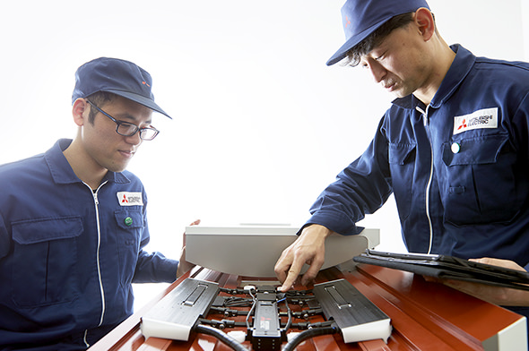 冷却溝のある凸凹道でも少ない揺れで走行できます。