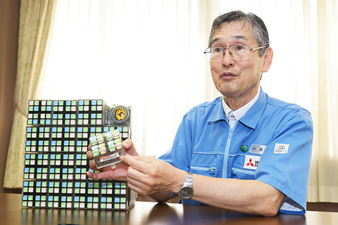 「フラットマトリックスCRT」は緑が2つ、赤、青が1つと3つの色で蛍光体を塗り分けた