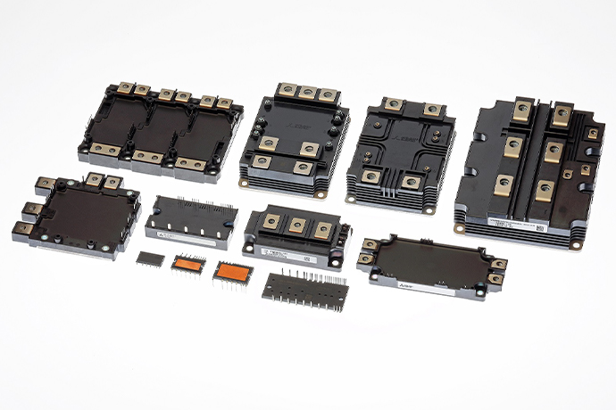 様々な製品に搭載されているパワー半導体の写真