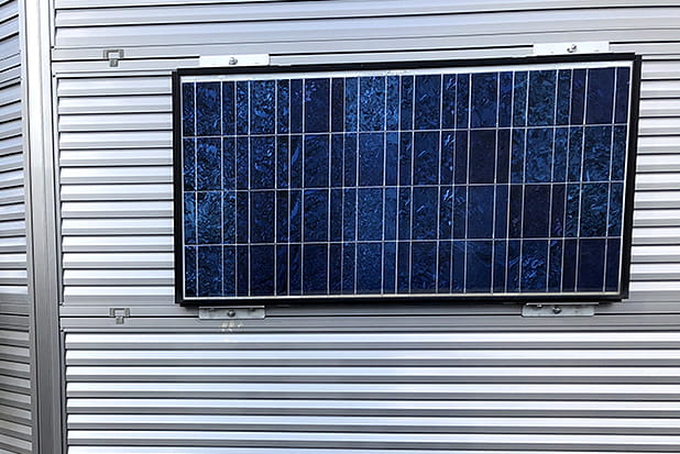 動力として太陽光発電と蓄電池を活用。水には工場排水を浄化した中水を用いる