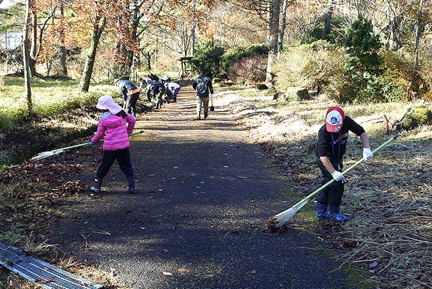 草刈りなどのメンテナンスを実施