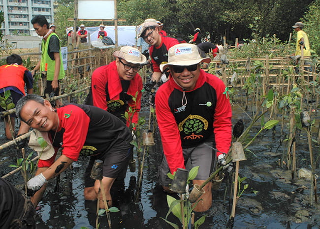 インドネシア3拠点合同での緑化活動