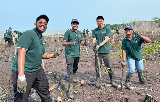 インドネシア3拠点合同での緑化活動