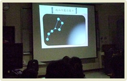 写真：お話はスライドを見ながら