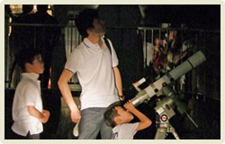 写真：小さい望遠鏡でも