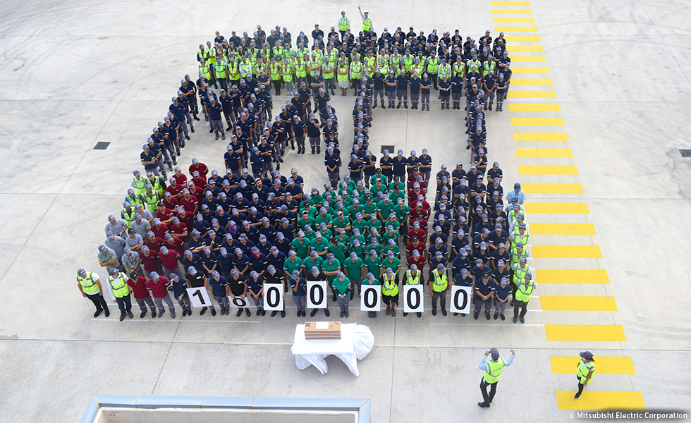 100万台到達時の集合写真(2019.9月撮影)