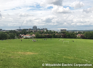 [ロンドンの典型的な公園：大都会の中でもこうした規模の憩いの場が多数あります]