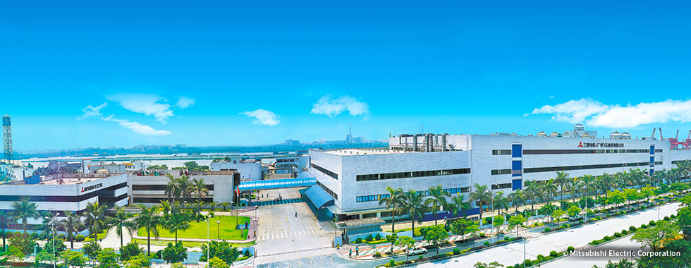 Hatfield 事務所外観：緑豊かな環境で、ウサギや小動物もたくさん見られます