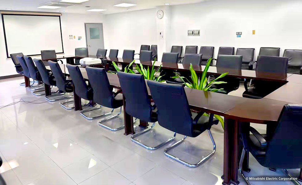 MGC社の大会議室　様々な部門の方が多く参加する会議は、ここで開催されます。"