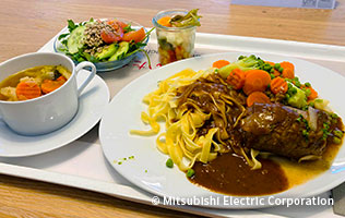 ある日の社員食堂の昼食