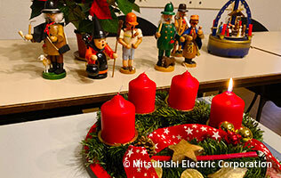 語学学校にあったクリスマスのアドベントクランツ。11月末から毎週日曜に一つずつキャンドルに火を灯していく