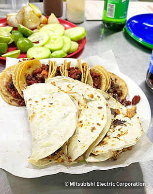 屋台のタコス料理！いつもローカルの人たちで賑わっています。