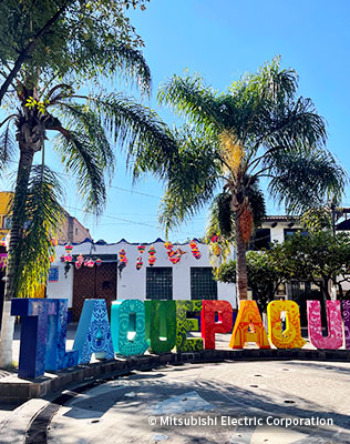 グアダラハラ市内にあるカラフルで可愛らしい街の「トラケパケ」