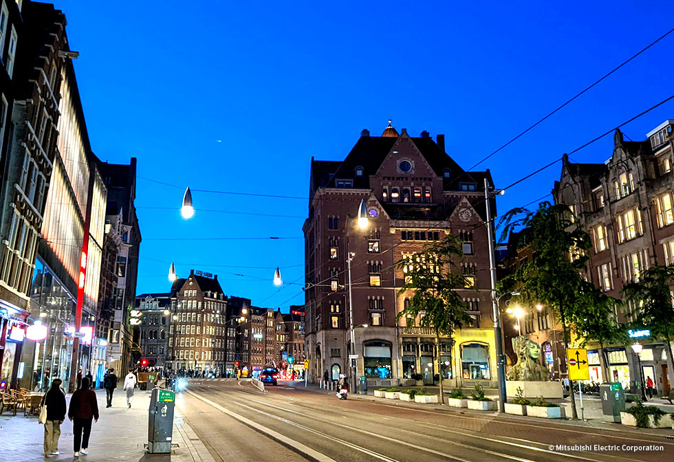 22時を過ぎてもうっすらと明るい5月中旬のアムステルダム