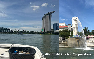 パワーボートでごみ拾い後、マーライオンを正面から見学