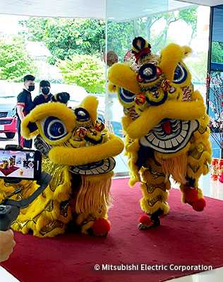 ロビーで披露された獅子舞