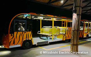 ナイト・サファリのバス