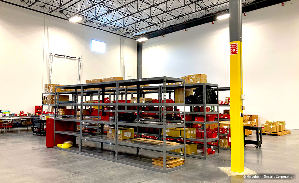 オフィスに隣接している倉庫