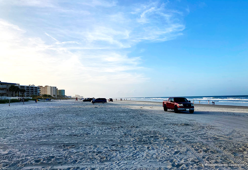 お気に入りのNew Smyrnaビーチ。砂浜を車で走行出来ます。