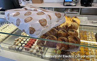 クロワッサン：クリームやチョコ、ジャム等が入っている