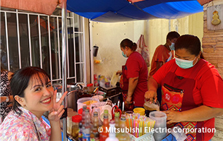 露店で購入するタイティーは大好物です