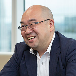 逸見 利介氏