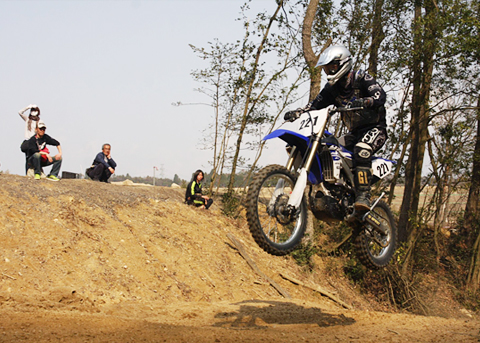 時間のない中、ケンカごしの議論も起きた