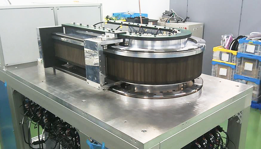 初期に開発したリニアトラックシステムの試作機