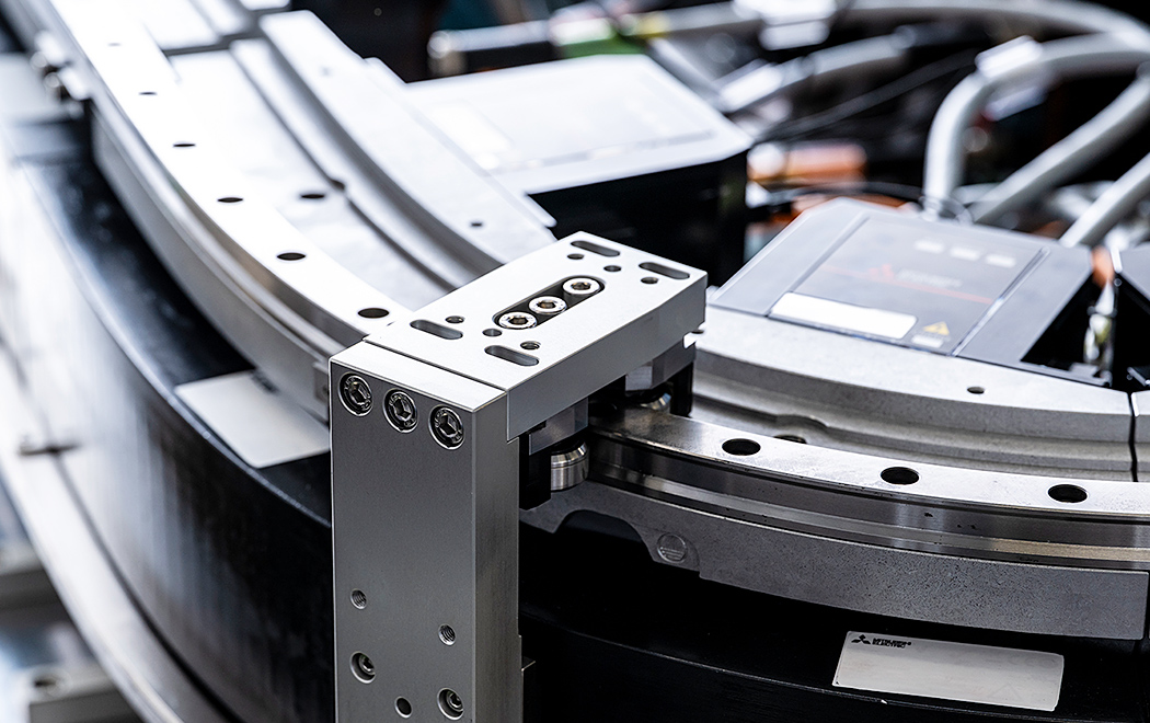 専用のホイールタイプのガイド部品