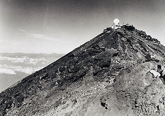 富士山頂気象観測所向け気象用レーダー装置