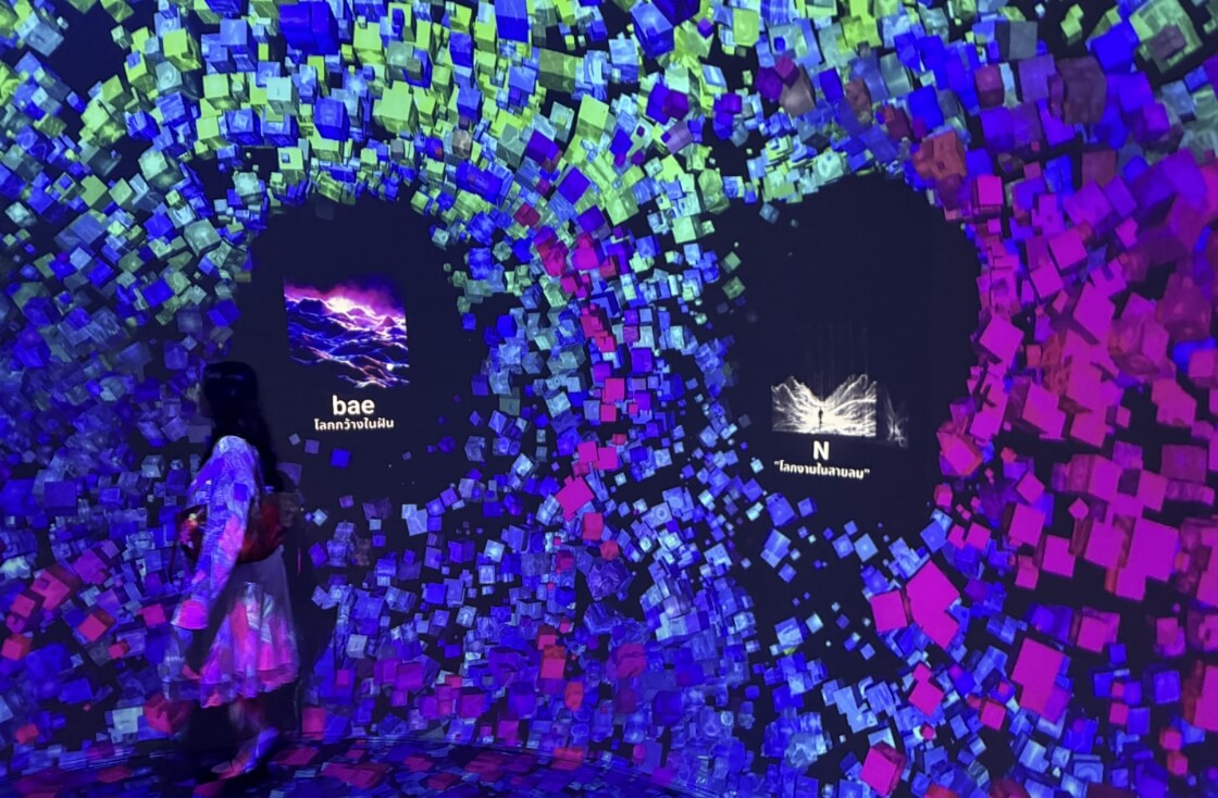 タイのリアルイベントではドーム内に＃BETTERVERSE参加者が作ったミュージックビデオが投影された。