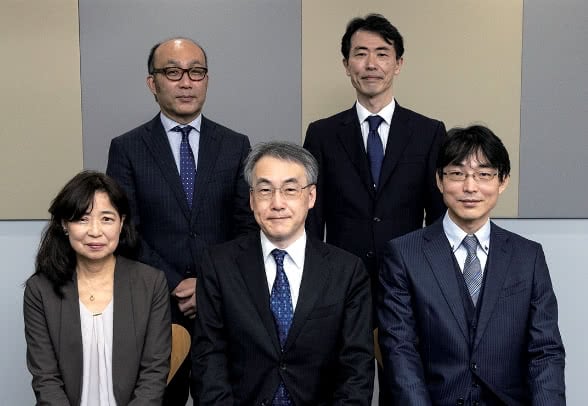 前列左から、米沢 みどり 氏、須藤 純吾 氏、田口 進也 氏後列左から、大見 由紀人 氏、井上 竜彦 氏