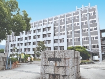 国立大学法人 愛媛大学 様（農学部総合研究棟）　外観