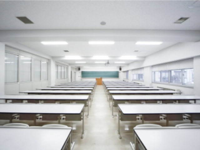 某大学講義室 様