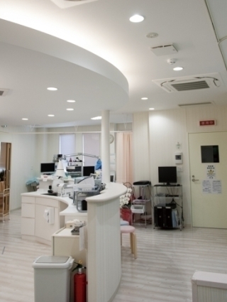 出口側に近い通路天井部に循環ファンを設置