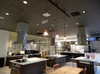 設置工事はスタジオを使わない日の午前中3時間で完了